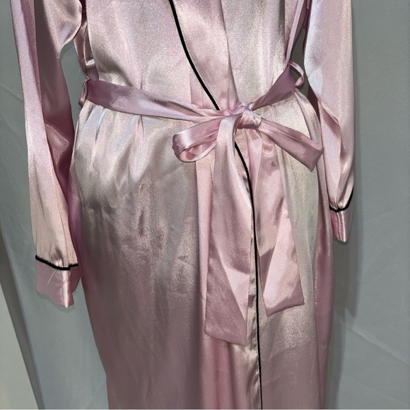 Frederick's of Hollywood Women’s Pink with Black Trim Long Sleeve Robe Size L/XL - Picture 2 of 10